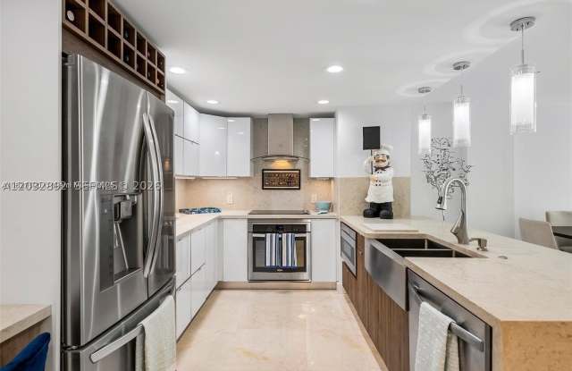 1149 Hillsboro Mile Gallery 3