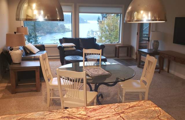 Wonderful Fully Furnished In Town Rental with Amazing View of the Harbor! - 500 Jensen Alley, Friday Harbor, WA 98250