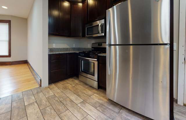 Affordable 5-Bedroom House Near U of M Campus Gallery 4