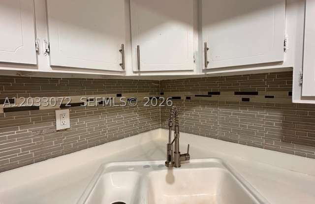 5540 SW 38th Ct Gallery 2