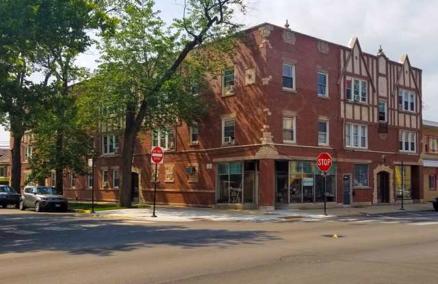 Condo wFREE HEAT in Belmont Cragin! In-unit laundry, hardwoods, more! photos photos