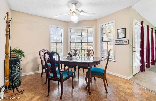 3576 HOLLY Cv Gallery 4