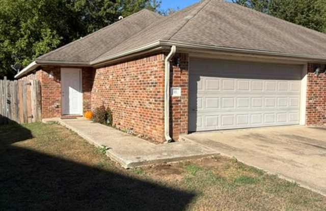 Spacious Duplex Coming Available Soon! Gallery 1