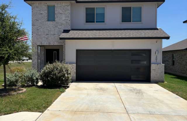 4 Bedroom 2.5 Bathroom Georgetown Home: Tres Tierras Subdivision Gallery 1