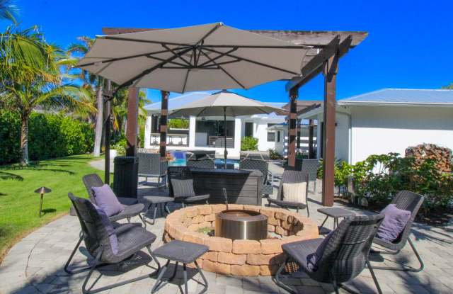 ** LUXURY AT ITS FINEST ** STUNNING TOP TO BOTTOM THIS 4 BED-5 BATH SINGLE FAMILY POOL AND SPA HOME IN COQUINA SANDS FOR A SEASONAL OR ANNUAL TENANT ** Gallery 3