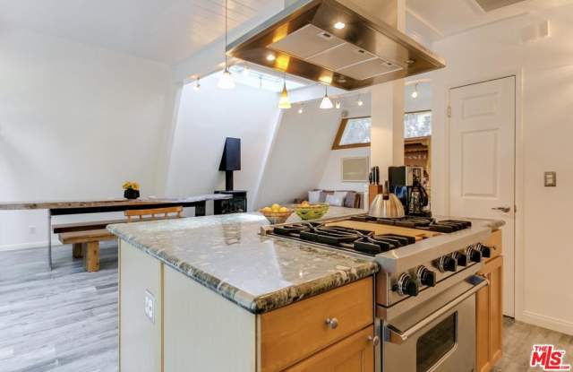 7234 WOODROW WILSON Drive Gallery 2