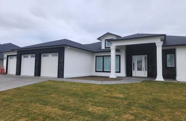 West Valley Newer Apple Tree 4 br plus office, 3.5 bath, 3 car garage Gallery 1