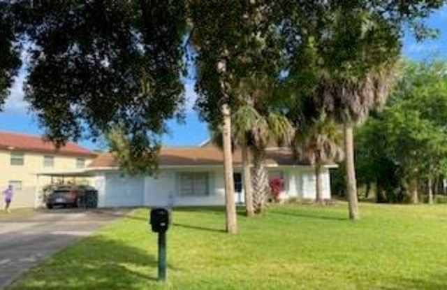 390 NW 14th Place - 390 Northwest 14th Place, Crystal River, FL 34428