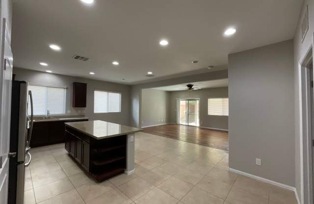 1 story home, 3br, 2bath, den area, 2cg. Gallery 3
