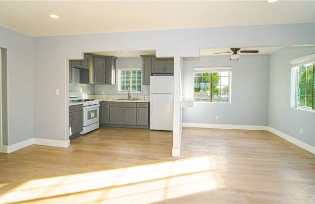 9110 Avalon Boulevard 1/2 Gallery 2