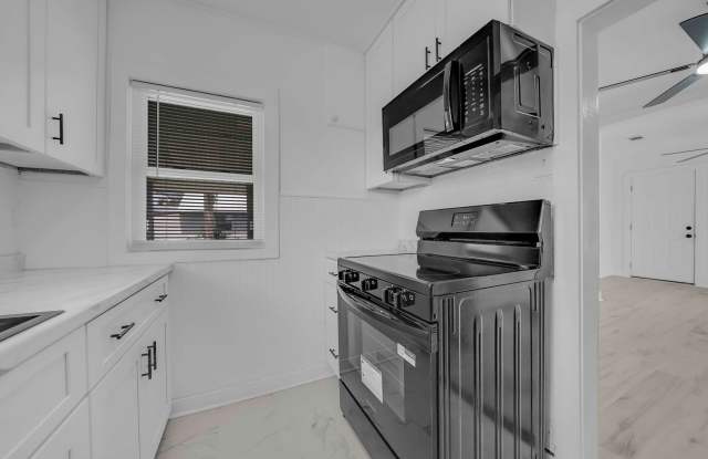 Completely Updated, Fully Fenced 2-Bedroom Home in Panama City -- Convenient Location! Gallery 4