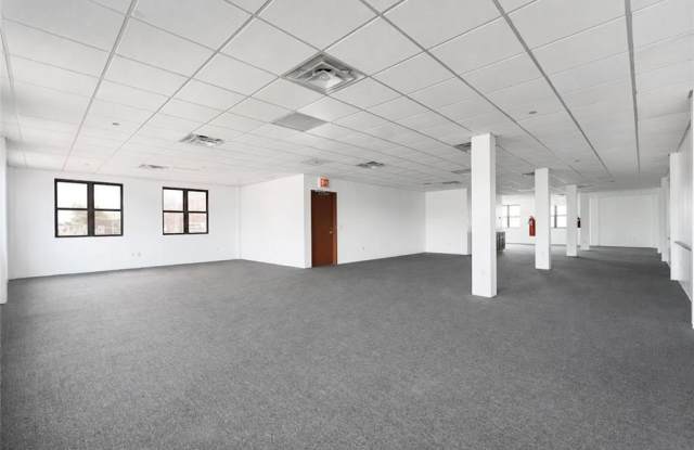 2000 Hylan Boulevard Gallery 4