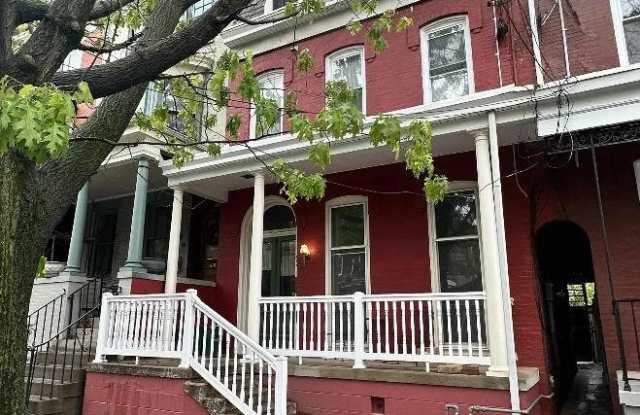 624 N Lime St APT 2 Gallery 1