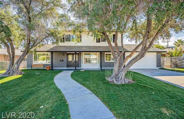 Amazing pool home is great location!! photos photos