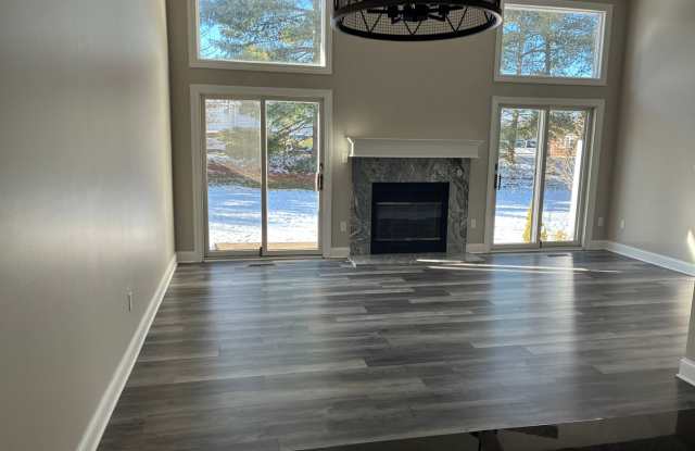 3 Bedroom 2 Bath Condo - 2818 Sand Run Parkway, Fairlawn, OH 44333