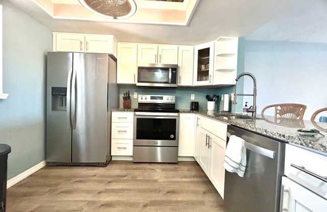 Midterm Rental! 3 -5 months! 2/2 Beautifully Remodeled, Furnished, With Gulf Access photos photos