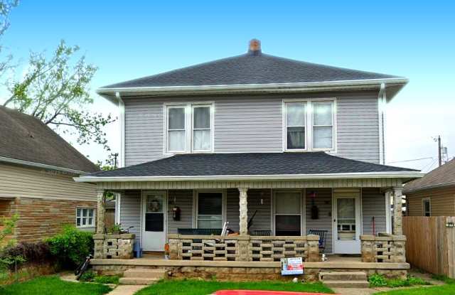 136 South 4th Avenue - 2 photos photos