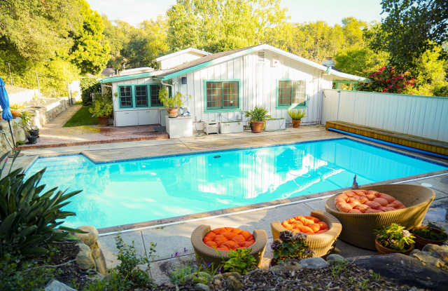 704 Ladera Lane photos photos