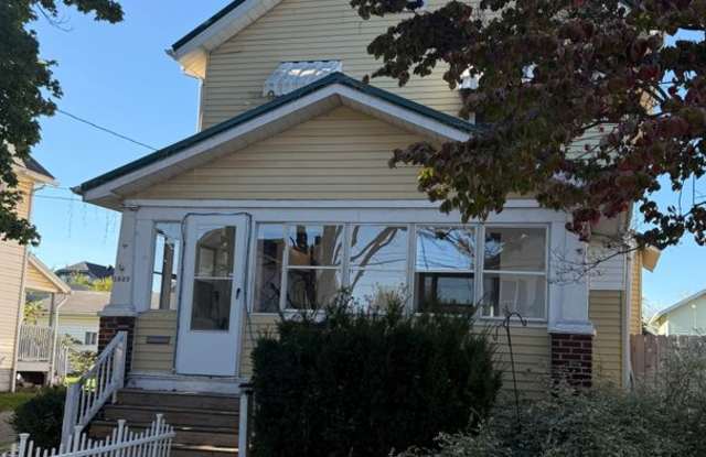 Large 4 bedroom single family home ready now! - 1023 Maryland Avenue, New Castle, PA 16101