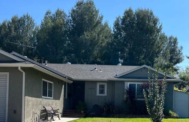 1 bed, 1 bath Guest unit in Woodland Hills - 20018 Friar Street, Los Angeles, CA 91367