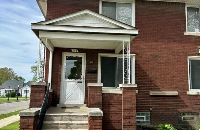 162 Labadie - 2 photos photos