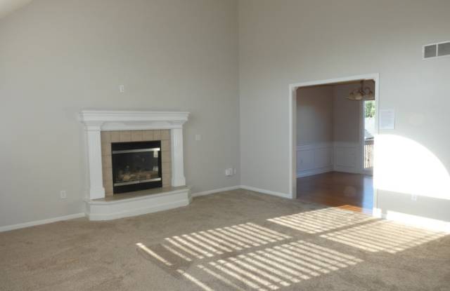11928 North Tracy Avenue Gallery 4