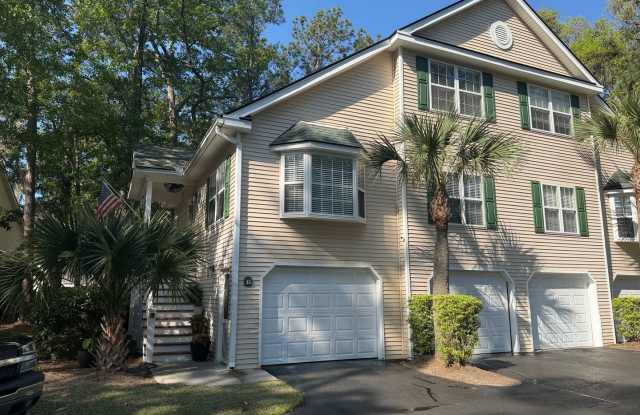 Beautiful Custom Finishes! - Yacht Cove - Mid Island Location photos photos