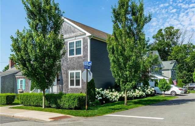 19 Eustis Avenue - 19 Eustis Avenue, Newport, RI 02840