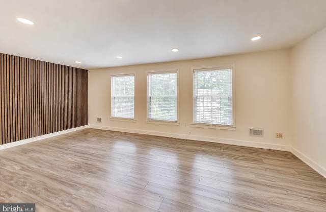 1436 POTOMAC HEIGHTS Drive Gallery 4