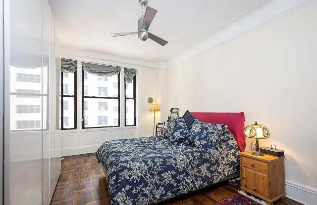 211 W 54th St Apt 12B Gallery 4
