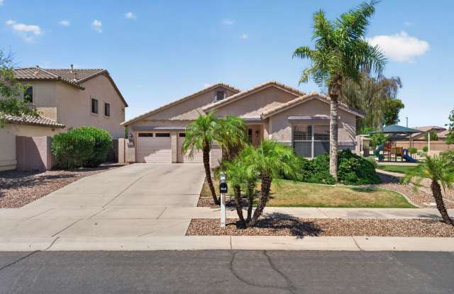 Spacious Gilbert Corner Lot Rental with 4 Bedrooms, Vaulted Ceilings & Private Backyard Retreat photos photos