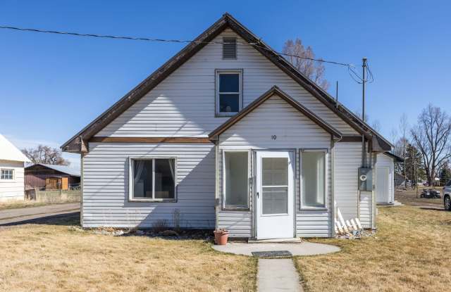 Cozy 4 Bedroom Home on large plot of land in Parker photos photos