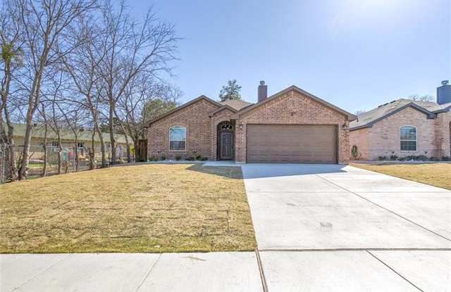 8201 Wyatt Drive - 8201 Wyatt Drive, White Settlement, TX 76108
