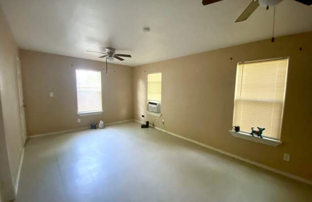 Adorable 2 bedroom 1 bath near Confluence Park! photos photos