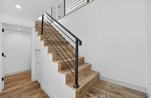 7332 1/2 Owensmouth Avenue photos photos