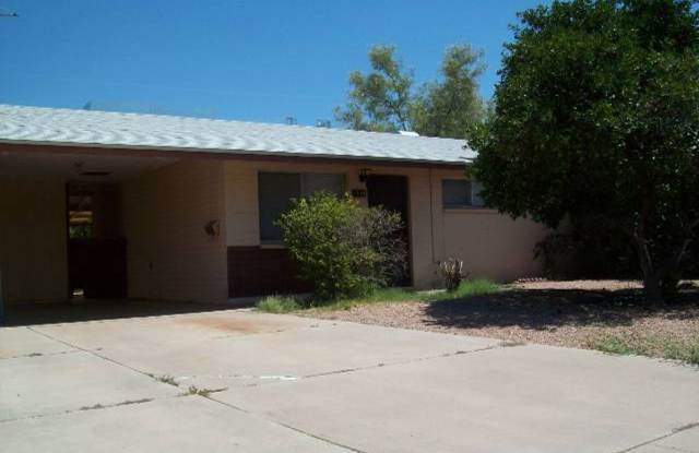 Charming 3-Bedroom Home with a Large Fenced Yard Gallery 1
