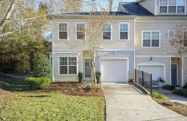 3 Bedroom Townhome with Garage - Walk to Downtown Wake Forest! Gallery 4