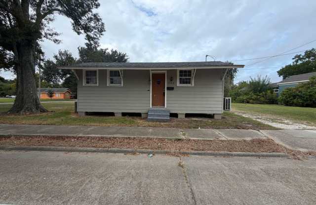 2B/1B Home Available in Lake Charles Gallery 1