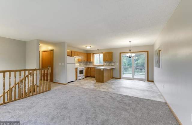 17565 Isanti St NE Gallery 4