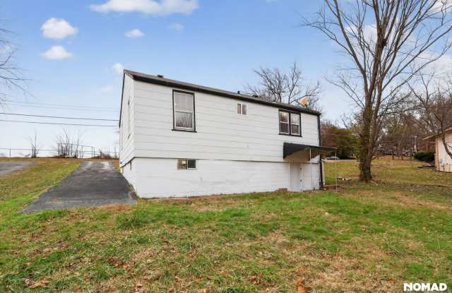 MARCH SPECIAL- 1 Fee month: Charming 2BR House in Saint Louis Gallery 3