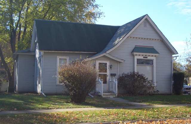 901 E. Washington - 901 East Washington Street, Macomb, IL 61455