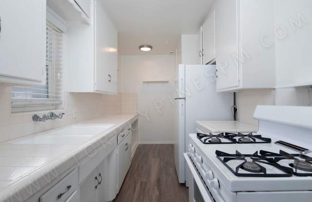 *OPEN HOUSE: 11/2 1:30-2:30PM* Upstairs 1BR in Crown Point / Pacific Beach Area photos photos *OPEN HOUSE: 11/2 1:30-2:30PM* Upstairs 1BR in Crown Point / Pacific Beach Area photos photos