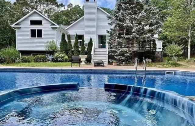 12 Douglas Court - 12 Douglas Court, Hampton Bays, NY 11946