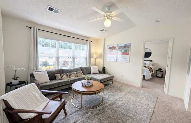University Suites - Student Housing Gallery 3