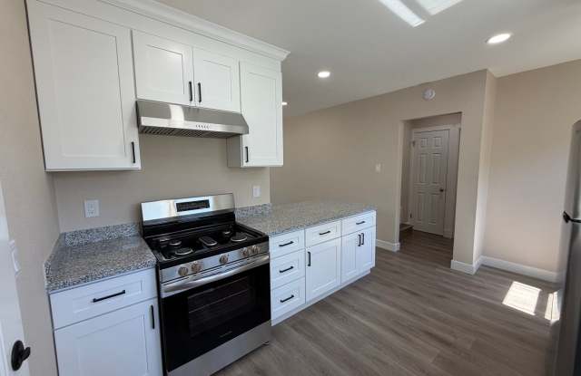Quaint 1 bedroom and 1 bathroom home. Completely renovated rental! Gallery 3