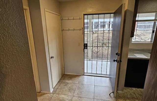 Upstairs 1-Bedroom in Central Location! photos photos