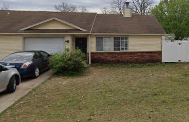 Cozy 2 bedroom, 1.5 bath, 1 car garage. Lawn care is included in the rent!! This is a NO PET PROPERTY!! photos photos