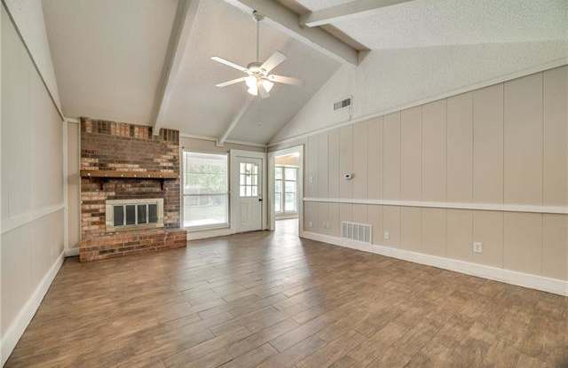 925 Western Trail Gallery 3
