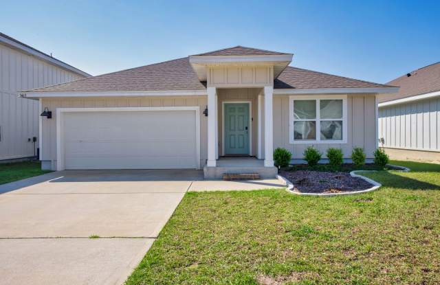 Charming 4-Bedroom Pensacola Home with Covered Patio & Fenced Backyard Gallery 1