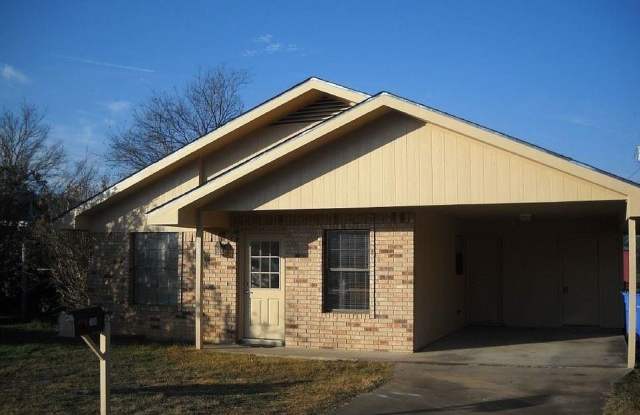 704 N West photos photos